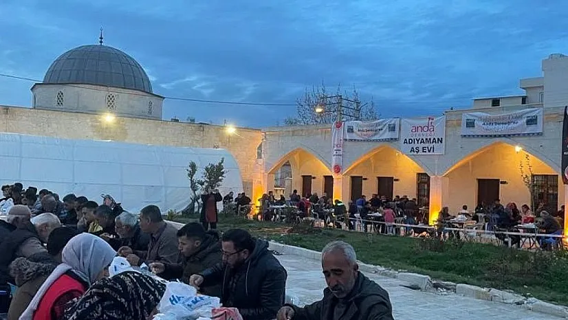 Her gün bin kişiye iftar veriyorlar...