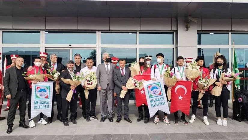 Şampiyonlar coşkuyla karşılandı!