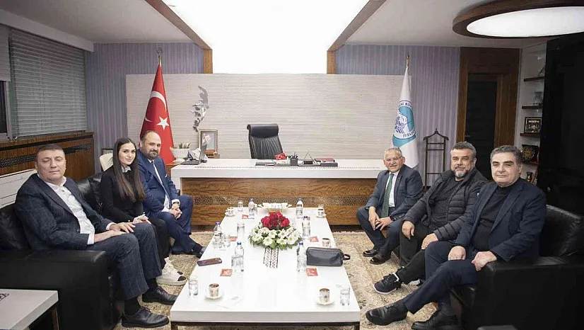 Başkan Büyükkılıç'a, sevilen sanatçı Bülent Serttaş'tan ziyaret