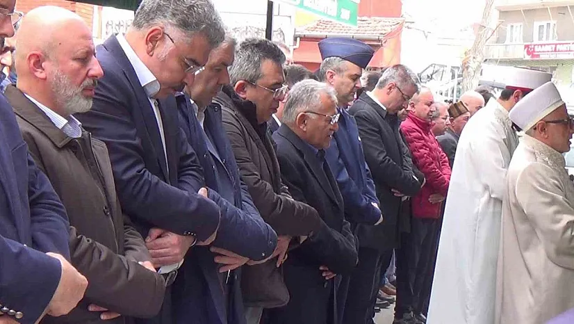 Büyükkılıç'ın Ablası Son Yolculuğuna Uğurlandı