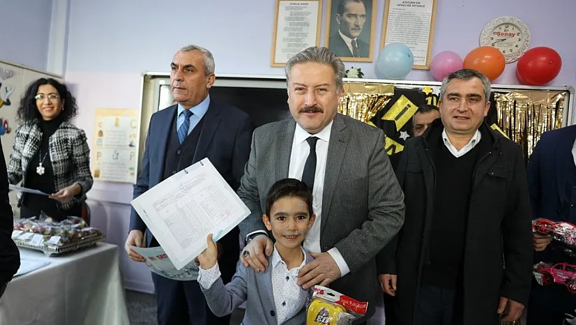 Palancıoğlu, öğrencilerin karne heyecanına ortak oldu