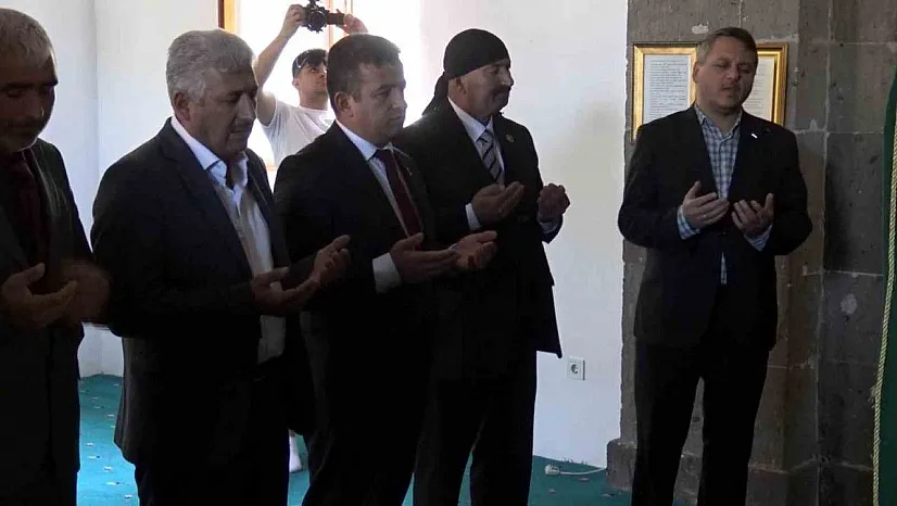 Türbe ziyareti sonrası seçim çalışmalarına başladılar...