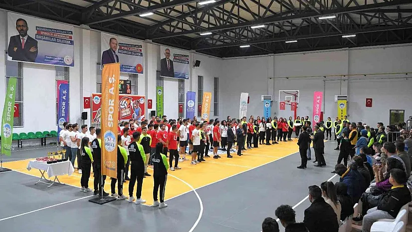 Sporcular madalyalarını aldı...