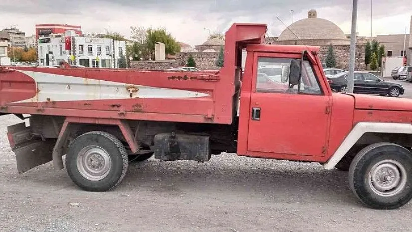 Çalınan kamyonet plakası değiştirilmiş halde bulundu
