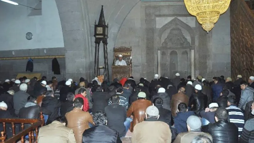 Camiler hakkında Flaş gelişme! 5 Vakit namaz Camilerde kılınmaya başlayacak mı?