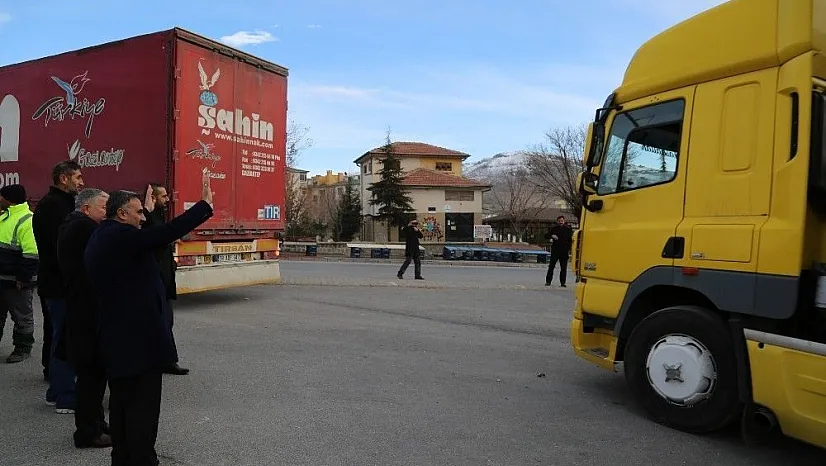 Develi'de İdlib için yardım tırları yola çıktı