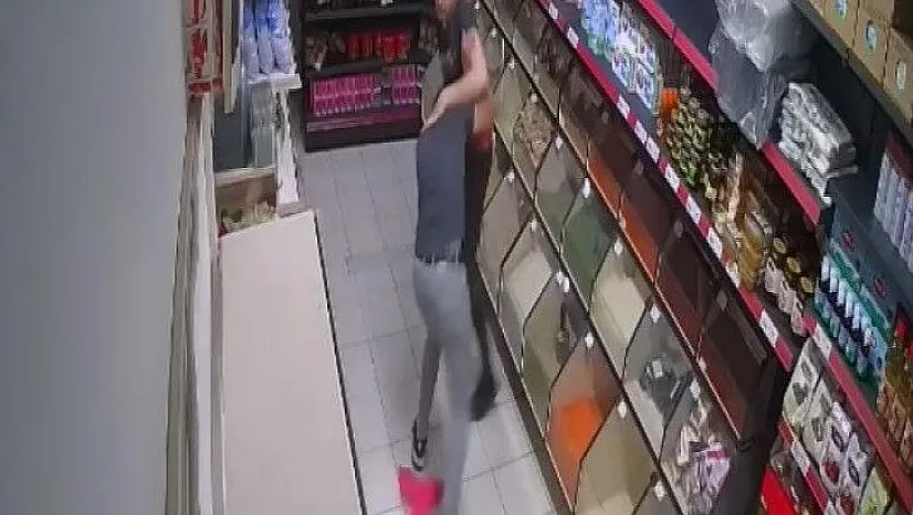 Marketteki kavga anları kamerada...