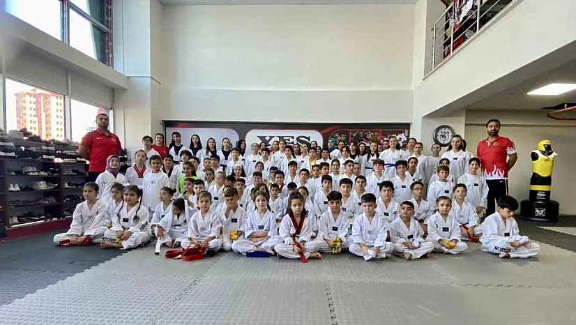 Minik taekwandocular bir üst kuşağa geçtiler!