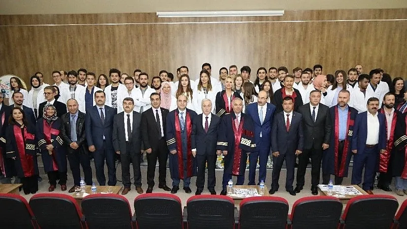 Genç veterinerler ilk önlüklerini törenle giydi