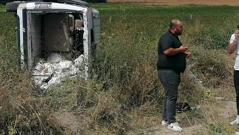 Hafif ticari araç devrildi: 5 Yaralı