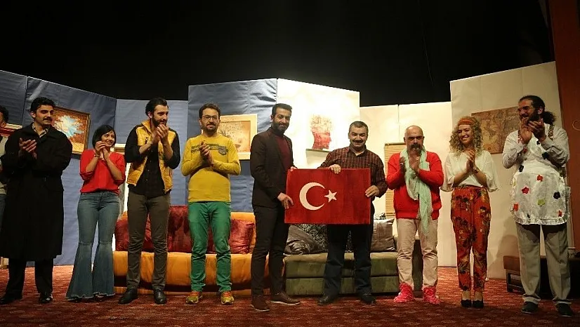 'Haydi evine koş' tiyatro gösterisine yoğun ilgi