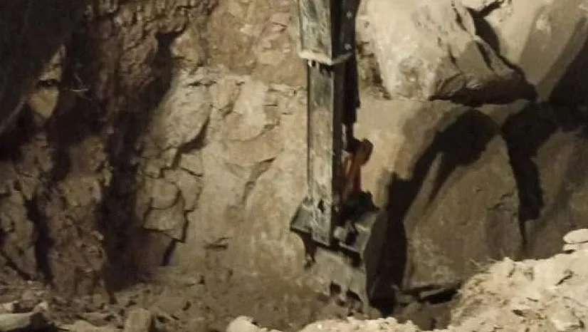 Kazı yaparken yakalandı...