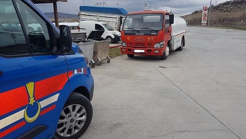 Jandarmadan kaçak akaryakıt operasyonu