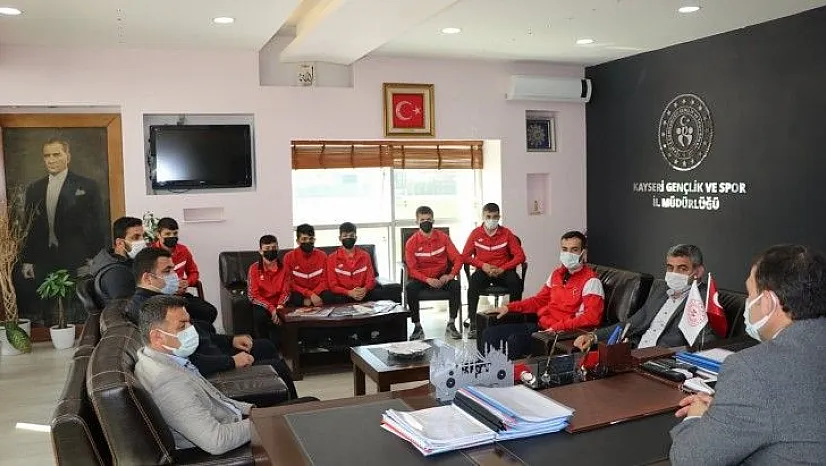 Kabakcı, şampiyon pehlivanları ağırladı