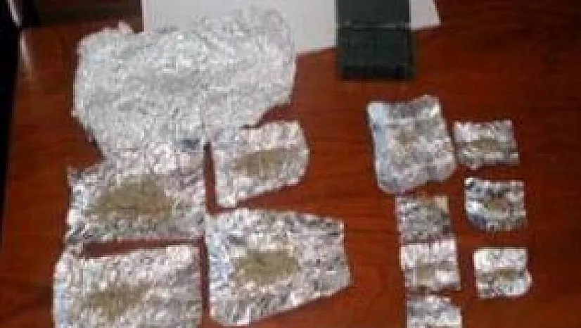 KADIN KUAFÖRÜNÜN İÇ ÇAMAŞIRINDAN UYUŞTURUCU ÇIKTI