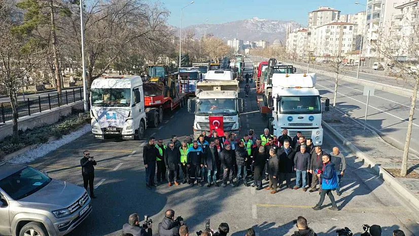Belediyelerin deprem bölgesine yardımları sürüyor