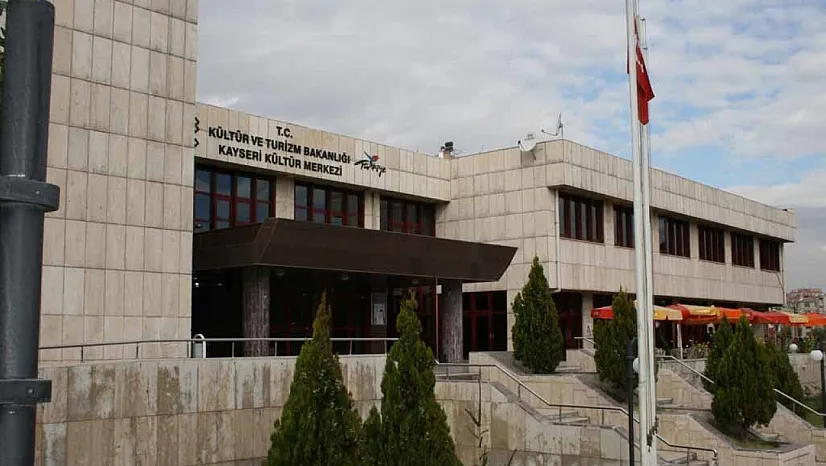 Kayserililer dikkat ücretsiz Türk Halk Müziği konseri...