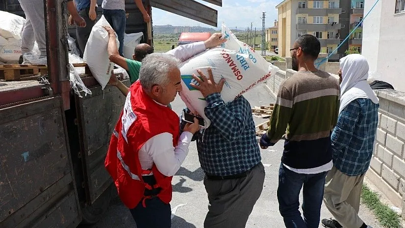 Kızılay Talas Şubesi'nden Doğu Türkistanlılara 4 tır yardım
