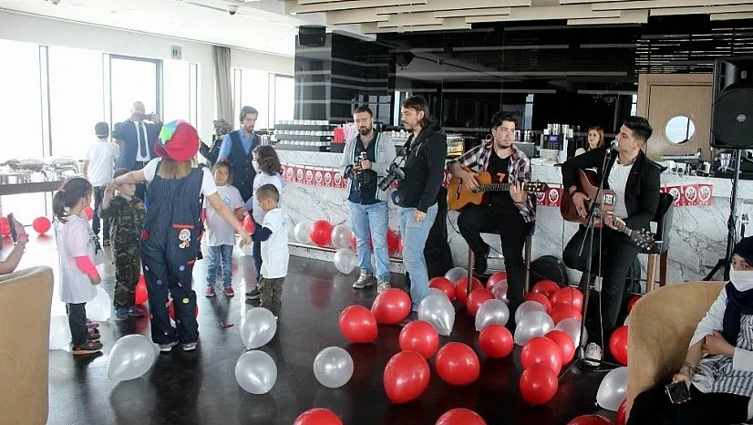 Lösemili çocuklar '23 Nisan Balosu'nda eğlendi