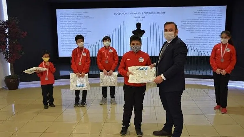 Müsabakalarda dereceye giren sporcular Spor A.Ş.'yi ziyaret etti