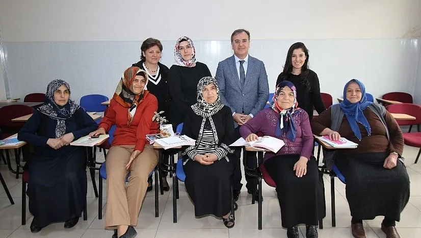 Özdoğan 'Hacılar'da Okuma Yazma Bilmeyen Kalmasın'