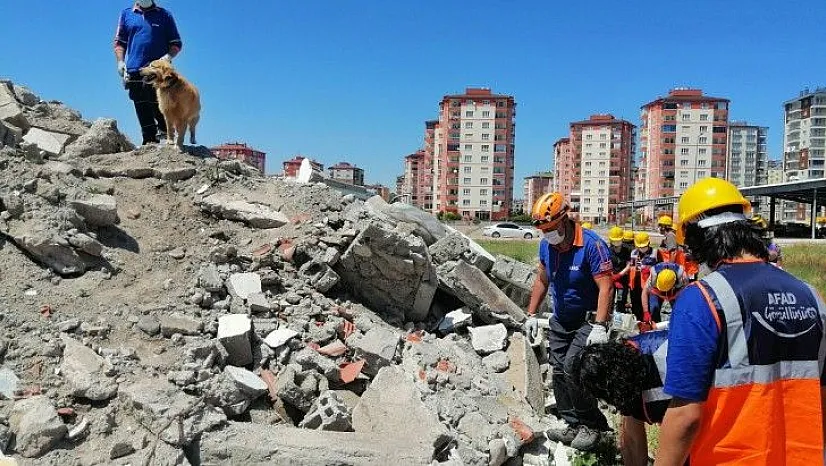 Enkazda arama kurtarma eğitimi