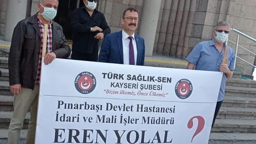 Sağlık Müdürlüğü önünde dikkat çeken pankart: O Müdür paralel yapıya mı hizmet ediyor?