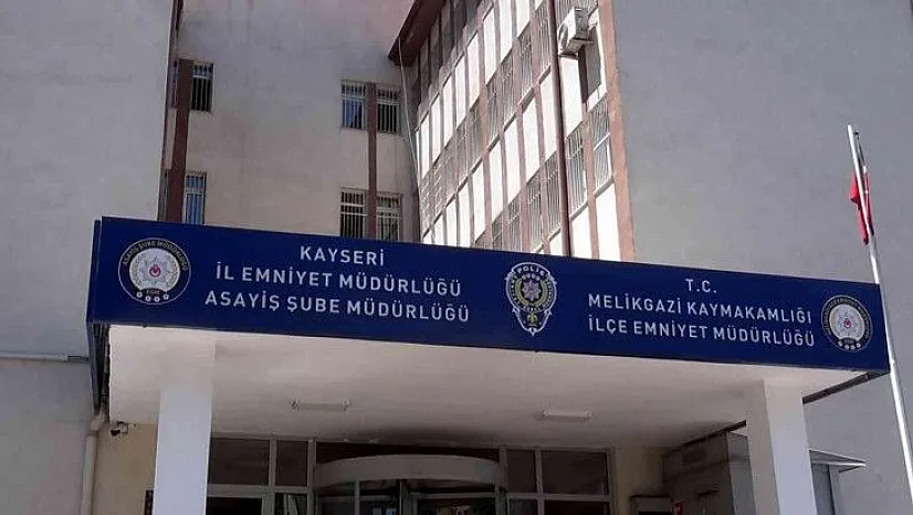Sahte altınlarla alışveriş yapan 2 kişi yakalandı