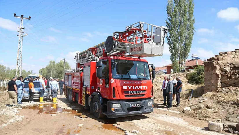 Büyükkılıç, sel vuran ilçede incelemelerde bulundu