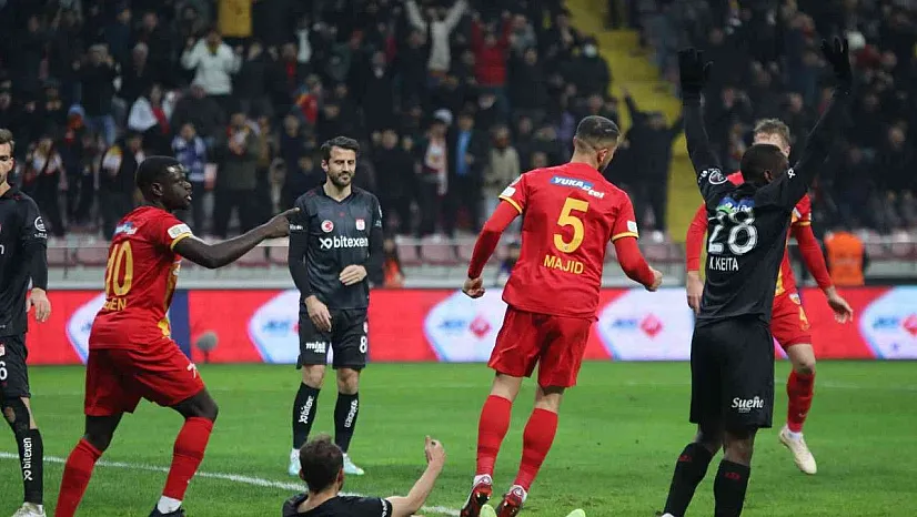 Kayserispor: 3 - Sivasspor: 0 (İlk yarı)