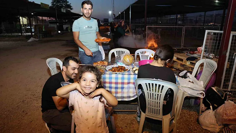 'Piknik havasında salçamızı kaynatıyoruz'