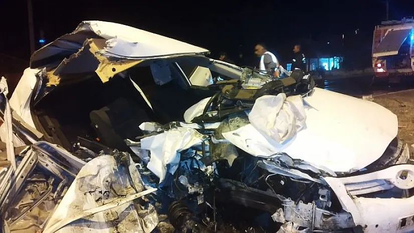 Trafik kazası: 2 kişi ağır yaralandı
