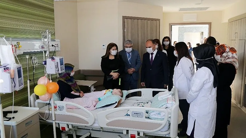 Vali Günaydın'dan lösemili çocuklara moral ziyareti