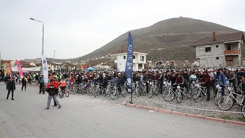 Yüzlerce bisikletli Çanakkale için pedal çevirdi