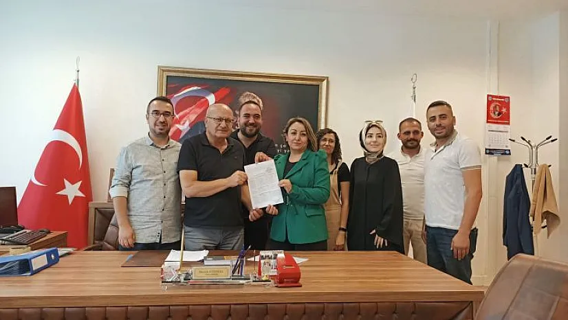 Zafer Partisi İl Başkanı mazbatasını aldı